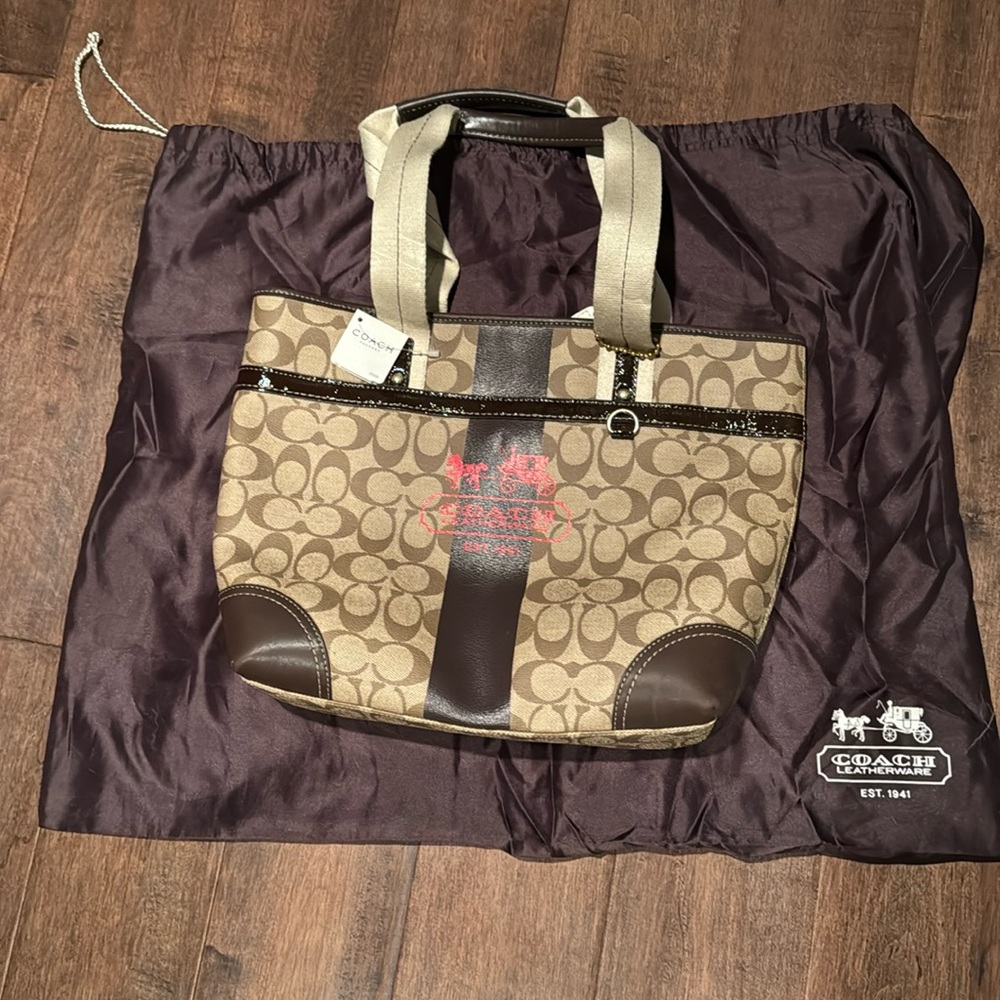 New with tag Coach tote bag signature c